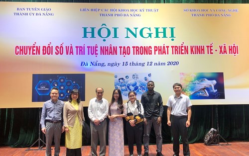 Thành viên IAD cùng Ban giám hiệu tham gia Hội nghị Thông tin về cách mạng công nghiệp lần thứ 4